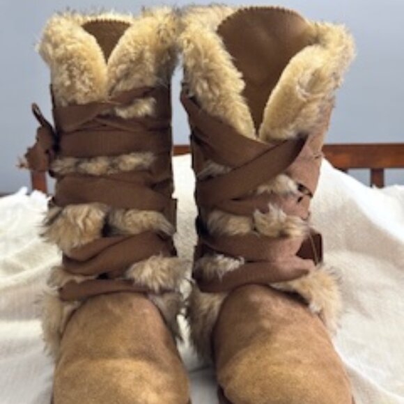 Women's Furry Boots - Picture 3 of 3